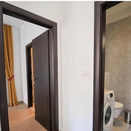 Pads Apartment Split